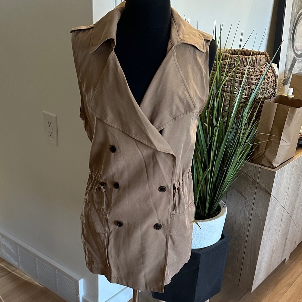 Banana Republic Women’s Tan Double-Breasted Vest Safari - Medium